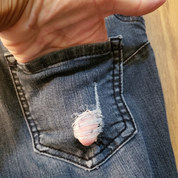 Cute skinny jeans/jeggings, distressed, holes, 3 button closure. Great Shape. - Picture 8 of 9